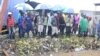 Vendors continue to sell their goods in unhygienic conditions which experts say provide a breeding ground for the salmonella typhi bacteria which cause typhoid, in Harare, Zimbabwe, Jan. 2017. (S. Mhofu/VOA) 