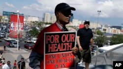 Culinary Union members file into a university arena to vote on whether to authorize a strike in Las Vegas, May 22, 2018. The union representing thousands of Las Vegas casino workers says the two largest operators would lose more than $10 million a day combined if housekeepers, cooks and others go on strike. 