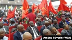 Les militants du PCT et ceux de la majorité présidentielle travaillent déjà pour la réélection de Sassou NGuesso dès le premier tour de la prochaine présidentielle, le 20 juillet 2020. (VOA/Arsène Séverin).