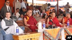 ཀཤ་མིའར་གྱི་སྤྱི་ཁྱབ་བློན་ཆེན་གྱིས་༧གོང་ས་མཆོག་ལ་ཆེ་བསྟོད་ཞུས་ཡོད་པ།