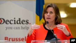 Wakil PM Swedia, Isabella Lovin, berbicara dalam sebuah konferensi pers, She Decides, di Istana Egmont di Brussels, hari Kamis, 2 Maret 2017 (foto: AP Photo/Virginia Mayo)