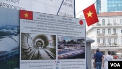 越南胡志明市正在興建的107公里的地鐵就是由日本ODA提供的資金，越南政府在每個日本援助的工程現場都有醒目的說明（美國之音歌籃拍攝）