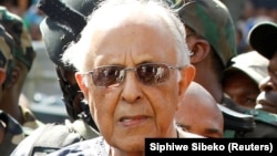 Ahmed Kathrada, activista sul-africano anti-apartheid, companheiro de cela de Nelson Mandela