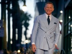 Daniel Craig di Hollywood Walk of Fame, 6 Oktober 2021, di Los Angeles. (Foto: AP)