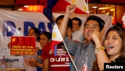ရေပိုင်နက် အငြင်းပွားမှု ဖိလစ်ပိုင် အနိုင်ရတာကြောင့် ဖိလစ်ပိုင်နိုင်ငံသားများအောင်ပွဲခံနေစဉ်