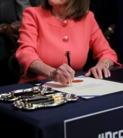 Temsilciler Meclisi Başkanı Pelosi azil gerekçelerini imzaladı