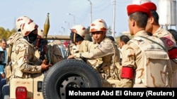 Les forces militaires en poste dans le nord du Sinaï, en Égypte, le 1er décembre 2017. (Photo REUTERS/Mohamed Abd El Ghany)