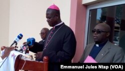 Mgr Samuel Kleda, président de la conférence épiscopale nationale du Cameroun lors du point de presse ce 14 juin 2017 à Yaoundé. (VOA/Emmanuel Jules Ntap)
