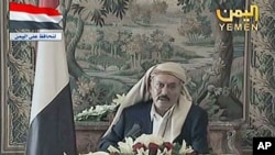 In this image made from video, Yemeni President Ali Abdullah Saleh speaks during a televised address from Saudi Arabia, August 16, 2011. (file photo)