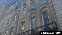 Así luce la fachada del consulado de Venezuela en Nueva York.