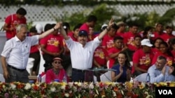 ნიკარაგუას დიქტატორი დანიელ ორტეგა ბაღაფშთან და კოკოითთან ერთად, მანაგუაში