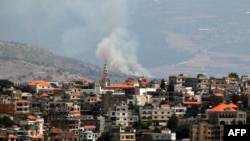 လက်ဘနွန်တောင်ပိုင်း Marjeyoun ဒေသက ပစ်ခတ်လိုက်တဲ့ ဒုံးကျည်ကြောင့် အစ္စရေးနပ်စပ်ဒေသမှာ မြင်နေရတဲ့ မီးခိုးလုံးများ။