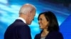 Candidat ya ba démocrates mpo na maponami ma mokonzi ya mboka mpe vice-président ya kala Joe Biden (G) elongo na sénatrice Kamala Harris na Houston, Texas, U.S., 12 septembre 2019. REUTERS/Mike Blake/File Photo