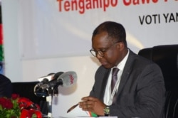 Malawi Electoral Commission chairperson Chifundo Kachale announces presidential election rerun results in Blantyre, Malawi, June 27, 2020. (Lameck Masina/VOA)