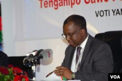 Malawi Electoral Commission chairperson Chifundo Kachale announces presidential election rerun results in Blantyre, Malawi, June 27, 2020. (Lameck Masina/VOA)