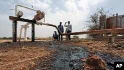 An oil well oozes crude oil after it was hit by a shrapnel from a bomb dropped by fighter jets at the El Nar oil field in South Sudan's Unity State, March 3, 2012. South Sudan accused Khartoum of bombing two oil wells in a northern area, which a Sudanese 