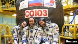 Kozmonot Anton Shkaplerov, aktris Yulia Peresild ve Yönetmen Klim Shipenko, bugün Uluslararası Uzay İstasyonu'na gitti.