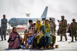 کابل ایئرپورٹ سے غیر ملکیوں اور افغان شہریوں کے انخلا کا عمل جاری ہے۔