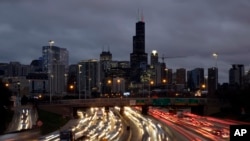 La autopista John F. Kennedy Expressway en Chicago, el 21 de noviembre del 2018. (AP Photo/Kiichiro Sato, File).