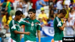 Umukinyi, Alan Pulido , ari hagati kw'ifoto,  mu gikobe c'isi yose c'umupira w'amaguru co mu mwaka w'i 2014