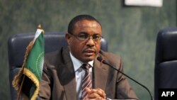 Chairperson of the African Union and Ethiopian Prime Minister Hailemariam Desalegn speaks during a joint press conference at the end of the African Union Summit on health about HIV/AIDS, TB and malaria in Abuja, July 16, 2013