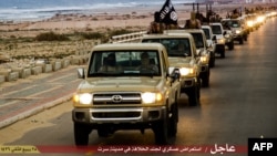 Konvoi militan ISIS di Sirte, Libya (foto: dok).