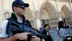 El arresto tuvo lugar el sábado, dos días después de que la policía detuviera un “comando” que planeaba atentar en la catedral de Notre Dame.