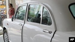 A 2000cc diesel Ambassador at the Ashok Motors showroom, Wazirabad