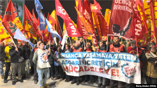 Türkiye İşçi Partisi (TİP) İstanbul örgütü Çalışma ve Sosyal Güvenlik Bakanlığı’nın İstanbul’daki bölge müdürlüğünün önünde toplandı.