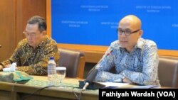 Direktur Asia dan Pasifik Kemenlu Edi Yusup (Kiri) dan Jurubicara Kemenlu Arrmanatha Nasir