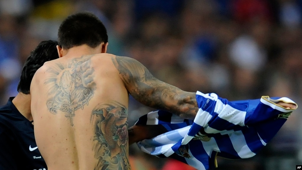 FILE - The tattoos from FC Porto's player Juan Manuel Iturbe, from Argentina, are seen during their match with Maritimo in a Portuguese League soccer match at the Dragao Stadium in Porto, Portugal, Sunday, Aug. 25, 2013. (AP Photo/Paulo Duarte)