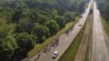 Una vista aérea de un dron muestra a migrantes en una caravana rumbo a la frontera norte con Estados Unidos, en Escuintla, estado de Chiapas, México, el 3 de diciembre de 2024.