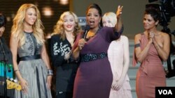 Winfrey estuvo rodeada en su último show por artistas como Patti LaBelle, Beyoncé, Madonna, Dakota Fanning, Halle Berry, Tom Hanks, Tom Cruise, la familia Obama, Will Smith, entre muchos otros.