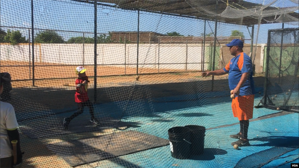 Coquivacoa es un complejo beisbolero enclavado dentro de un colegio de la urbanización San Jacinto de Maracaibo, de las más extensas de la ciudad.