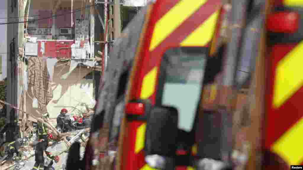 French firefighters search the rubble of a collapsed building in Rosny-Sous-Bois, near Paris, Aug. 31, 2014. 