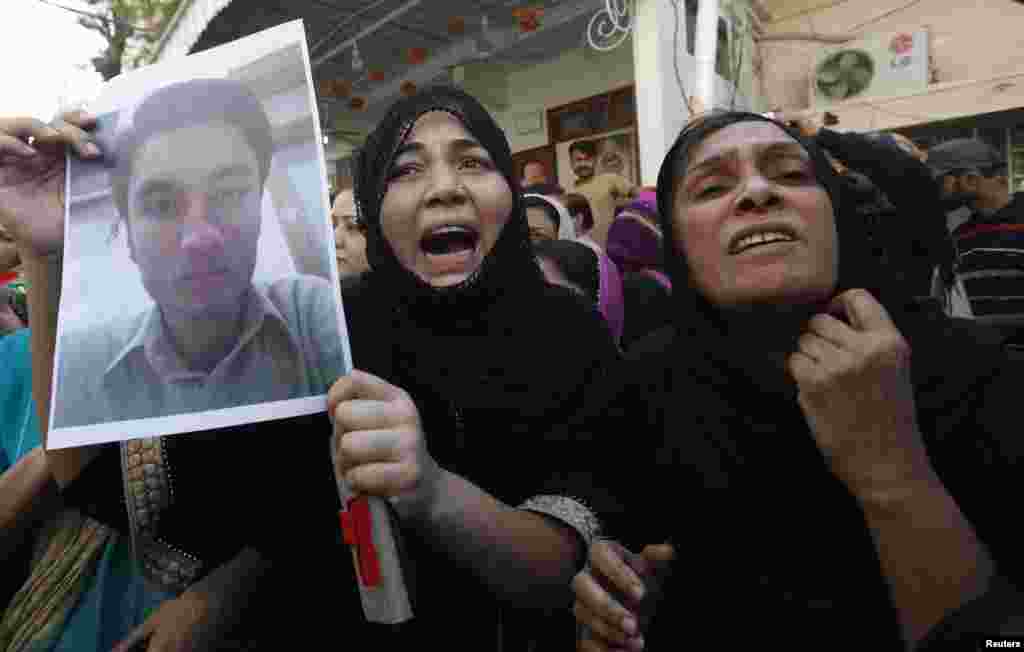 A relative of Arslan and a supporter of the Muttahida Quami Movement (MQM) political party who was detained by paramilitary forces during a raid on MQM&#39;s headquarters, protests in Karachi, March 11, 2015.