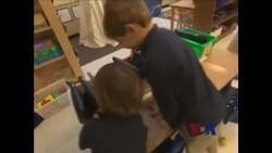 美国3岁幼儿用平板电脑学知识