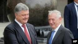 Mattis û Serokê Ukraynî Petro Poroshenko