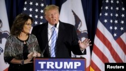 FILE - US Republican presidential candidate Donald Trump (R) thanks the crowd after receiving Former Alaska Gov. Sarah Palin's endorsement at a rally at Iowa State University in Ames, Jan. 19, 2016.