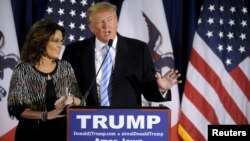 FILE - US Republican presidential candidate Donald Trump (R) thanks the crowd after receiving Former Alaska Gov. Sarah Palin's endorsement at a rally at Iowa State University in Ames, Iowa Jan. 19, 2016.