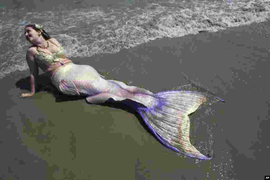 Heather Schroeder cools off in the ocean after marching in the 34th Annual Mermaid Parade in New York&#39;s Coney Island, June 18, 2016.