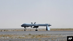 A U.S. Predator unmanned drone armed with a missile stands on the tarmac of Kandahar military airport in Afghanistan, June 13, 2010 (file photo).