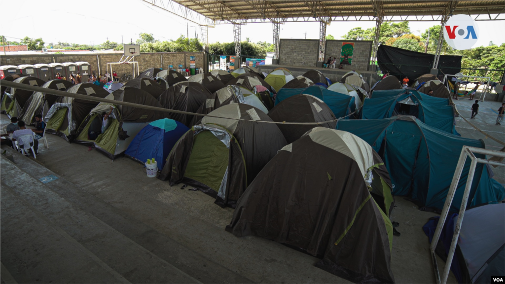 Desde hace m&#225;s de un mes, este ha sido el hogar temporal de m&#225;s de 6.000 migrantes venezolanos que se encuentran refugiados en el municipio colombiano de Arauquita, en la frontera con Venezuela.