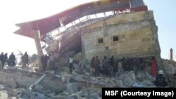 تصویر ساختمان ویران شده مرکز درمانی تحت مدیریت پزشکان بدون مرز در استان ادلب - ۲۶ بهمن ۱۳۹۴ 