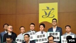 非建制派議員發表聯署信要求立法會主席梁君彥辭職 (美國之音湯惠芸拍攝）