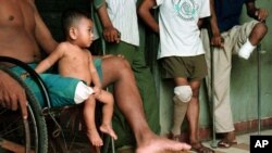 Amputees wait for lunch at Phnom Penh's military hospital