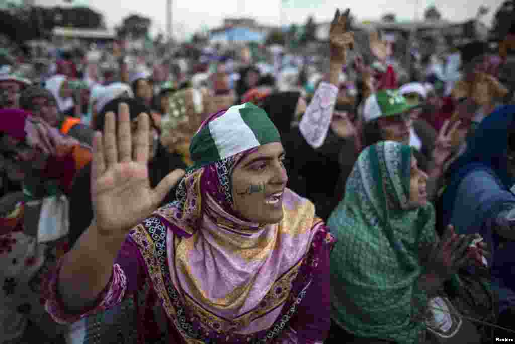 پاکستان عوامی تحریک کے دھرنے میں شریک خواتین کے لیے علیحدہ انتظام کیا گیا ہے۔