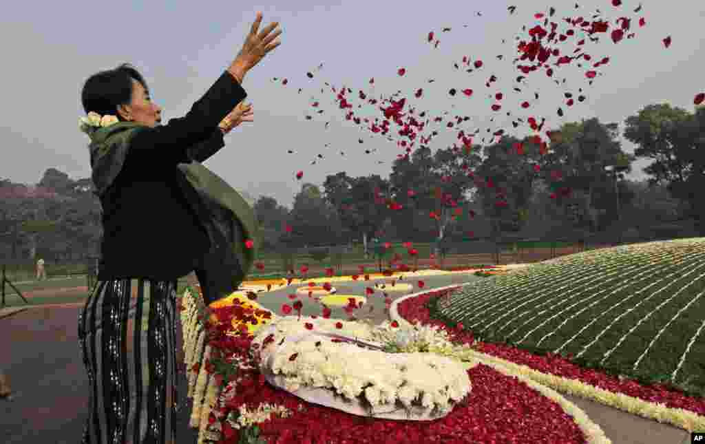 Burmese opposition leader and Nobel laureate Aung San Suu Kyi pays floral tribute on the birth anniversary of India's first prime minister, Jawaharlal Nehru, at his memorial in New Delhi, India, November 14, 2012.
