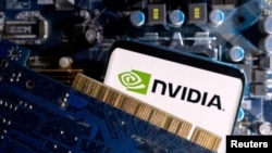 英伟达（Nvidia）公司商标显示一台智能手机上