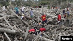 Typhoon Kills Hundreds in Philippines